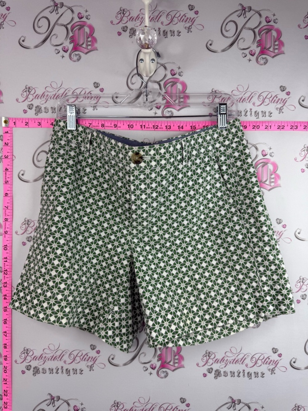 Banana Republic Bermuda Shorts Green & White Geometric Print comfortable relaxed